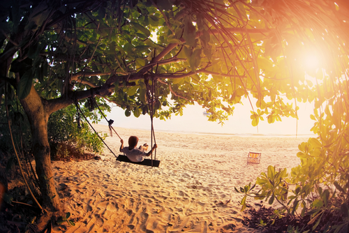 How to Be of Service During Beach Clean-Up Week 